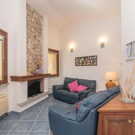 Aparthotel Ville Del Rei Sole Monte Nai